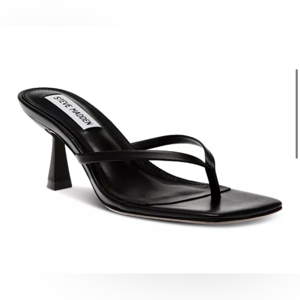 Steve Madden Thong style straps, size 7, black, NWT,